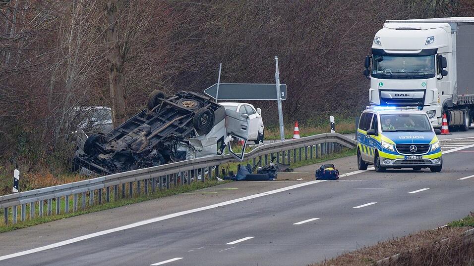Auf der A44 bei J&uuml;lich ist es am Morgen zu einem schweren Verkehrsunfall gekommen.