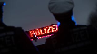 Der Grund für die Schüsse war bislang nicht bekannt. Die Polizei ermittelt nun. (Symbolbild)