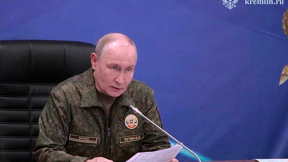 Drohte im Ukraine-Krieg schon indirekt mit einem Atomwaffeneinsatz: Russlands Präsident Wladimir Putin. (Archivbild) Drohte im Ukraine-Krieg schon indirekt mit einem Atomwaffeneinsatz: Russlands Präsident Wladimir Putin. (Archivbild)