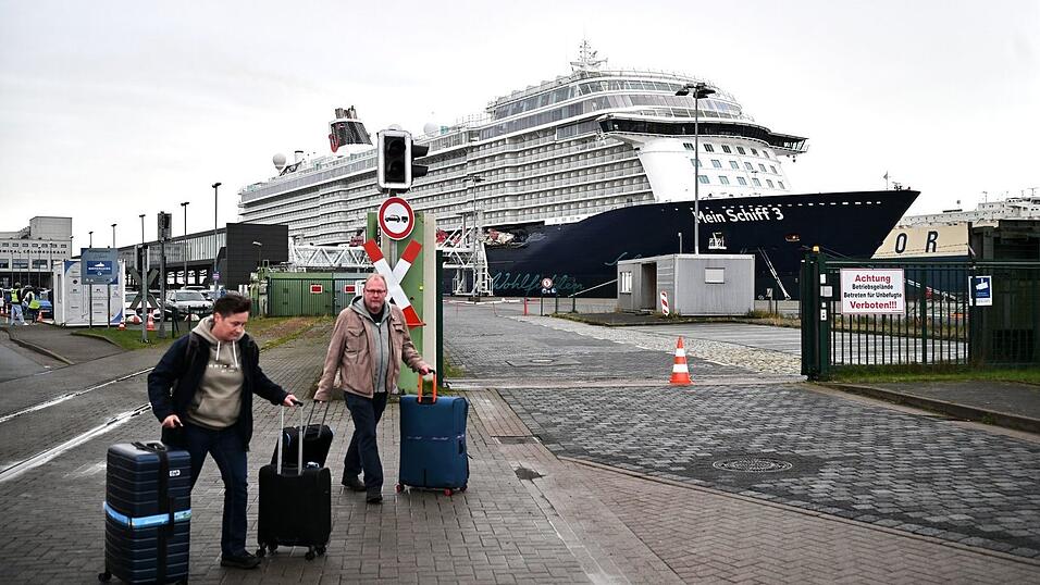 Für die Passagiere des Kreuzfahrtschiffes endete die Reise nach wenigen Hundert Metern. Für die Passagiere des Kreuzfahrtschiffes endete die Reise nach wenigen Hundert Metern.