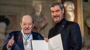 Der Komponist Ralph Siegel erhält den Bayerischen Maximiliansorden. Der Komponist Ralph Siegel erhält den Bayerischen Maximiliansorden.