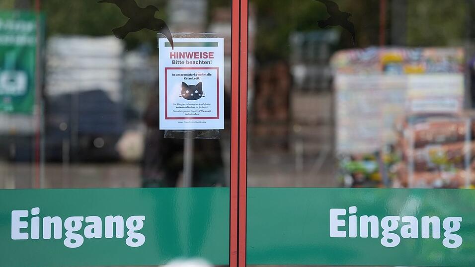 Ein Schild am Eingang weist auf Lotti hin.