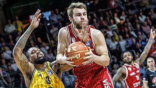Verlässt - wie auch einige Teamkollegen - die Bamberg Baskets: Moritz Krimmer (rechts). (Archivbild) Verlässt - wie auch einige Teamkollegen - die Bamberg Baskets: Moritz Krimmer (rechts). (Archivbild)