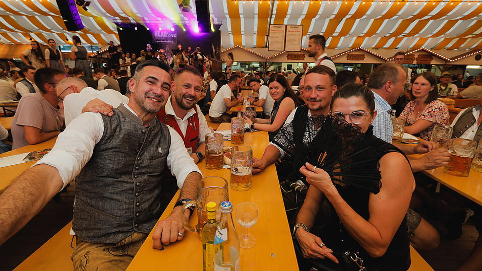 Die Partybilder vom Dienstag, 13. August 2024, aus dem Festzelt Nothaft. Die Partybilder vom Dienstag, 13. August 2024, aus dem Festzelt Nothaft.