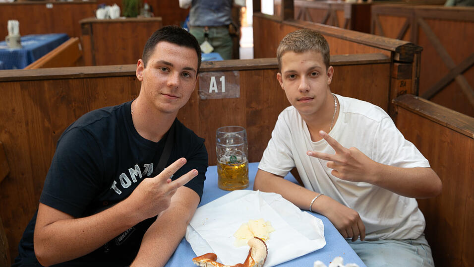 Die Partybilder vom Montag, 18. August, aus dem Festzelt Wenisch. Die Partybilder vom Montag, 18. August, aus dem Festzelt Wenisch.
