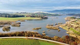 Die &Ouml;kozone am Drachensee. F&uuml;r Heribert M&uuml;hlbauer h&auml;lt die Landwirtschaft zu wenig Abstand und m&auml;ht die Wiesen zu oft.