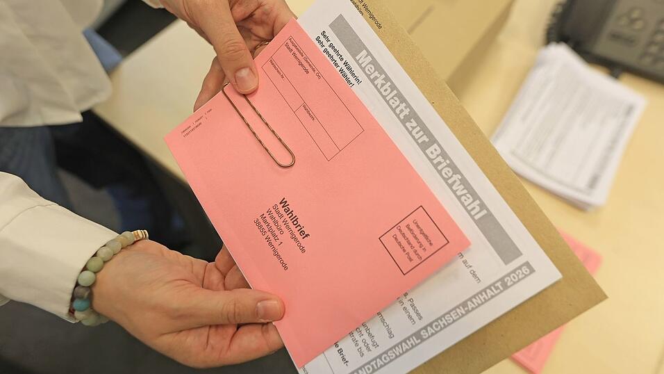 Jeder Bürger kann auf Antrag auch per Brief abstimmen bei der Landtagswahl. Jeder Bürger kann auf Antrag auch per Brief abstimmen bei der Landtagswahl.