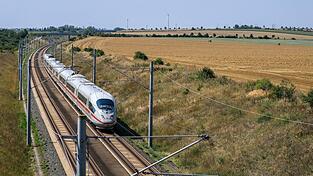 Die Deutsche Bahn erwartet angesichts der Hitze und angek&uuml;ndigter Unwetter eine hohe Belastung f&uuml;r ihre Infrastruktur. (Archivbild)