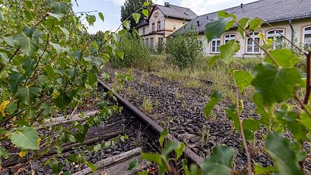 Zur Daseinsvorsorge gehört auch die Anbindung an den öffentlichen Nahverkehr. In vielen Orten gibt es aber weder Bus noch Bahn. (Symbolbild) Zur Daseinsvorsorge gehört auch die Anbindung an den öffentlichen Nahverkehr. In vielen Orten gibt es aber weder Bus noch Bahn. (Symbolbild)
