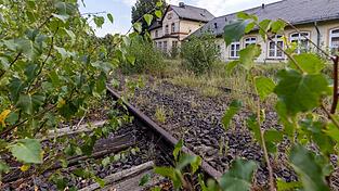 Zur Daseinsvorsorge gehört auch die Anbindung an den öffentlichen Nahverkehr. In vielen Orten gibt es aber weder Bus noch Bahn. (Symbolbild) Zur Daseinsvorsorge gehört auch die Anbindung an den öffentlichen Nahverkehr. In vielen Orten gibt es aber weder Bus noch Bahn. (Symbolbild)