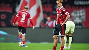 Nach dem Abpfiff war die Enttäuschung groß bei Nürnbergs Tim Janisch. Nach dem Abpfiff war die Enttäuschung groß bei Nürnbergs Tim Janisch.