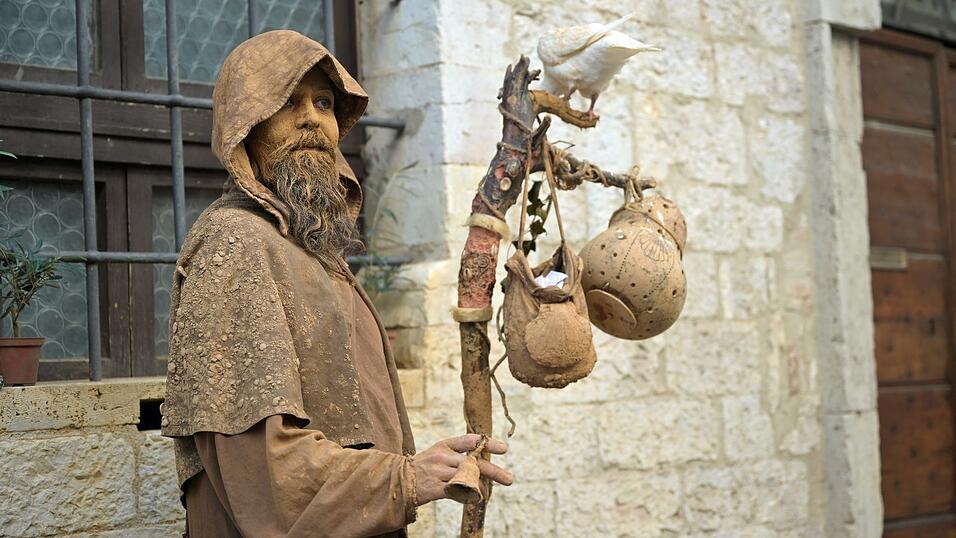 Mensch oder Statue? Mensch oder Statue?