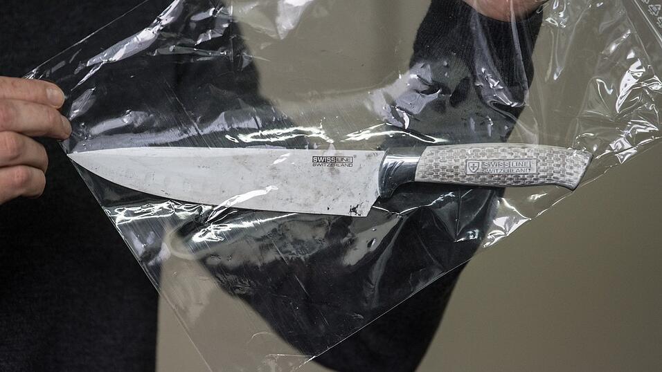 Tatverdächtige bei Messerattacken sind überwiegend erwachsene Männer. (Symbolfoto) Tatverdächtige bei Messerattacken sind überwiegend erwachsene Männer. (Symbolfoto)