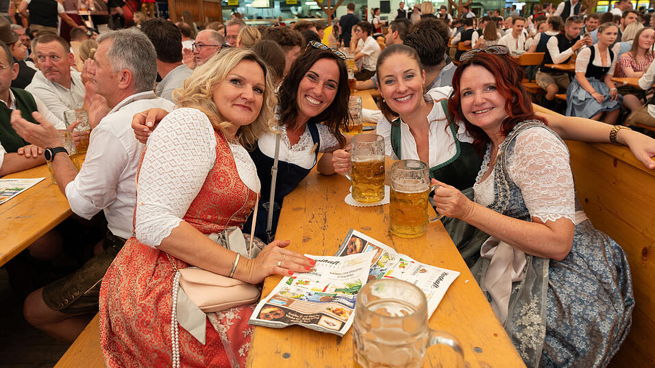 Die Partybilder vom Mittwoch, 14. August 2024, aus dem Festzelt Nothaft. Die Partybilder vom Mittwoch, 14. August 2024, aus dem Festzelt Nothaft.