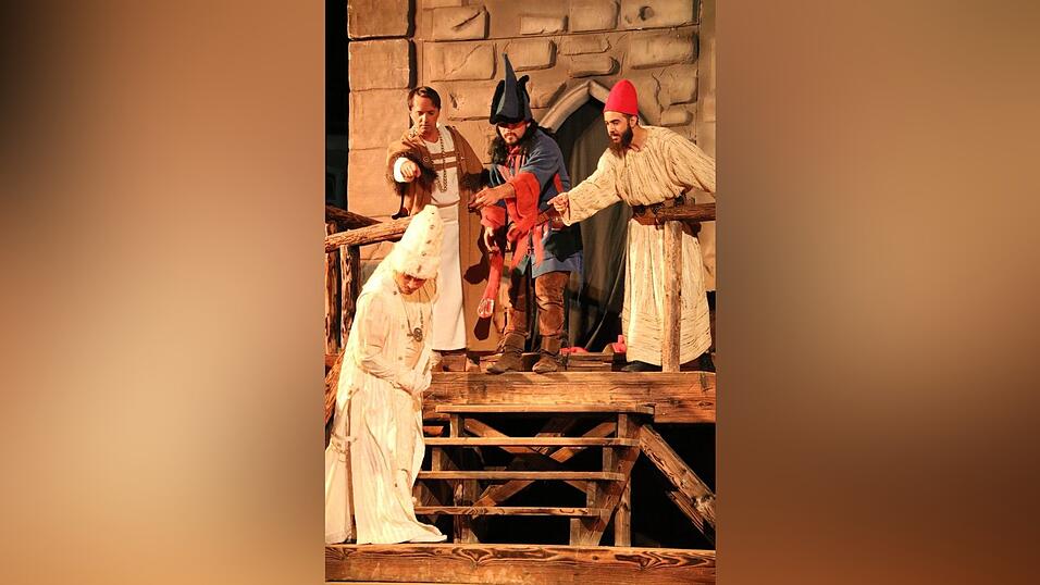 Bilder der Gruppe 'Gr&uuml;n' des Drachenstich-Festspiels.