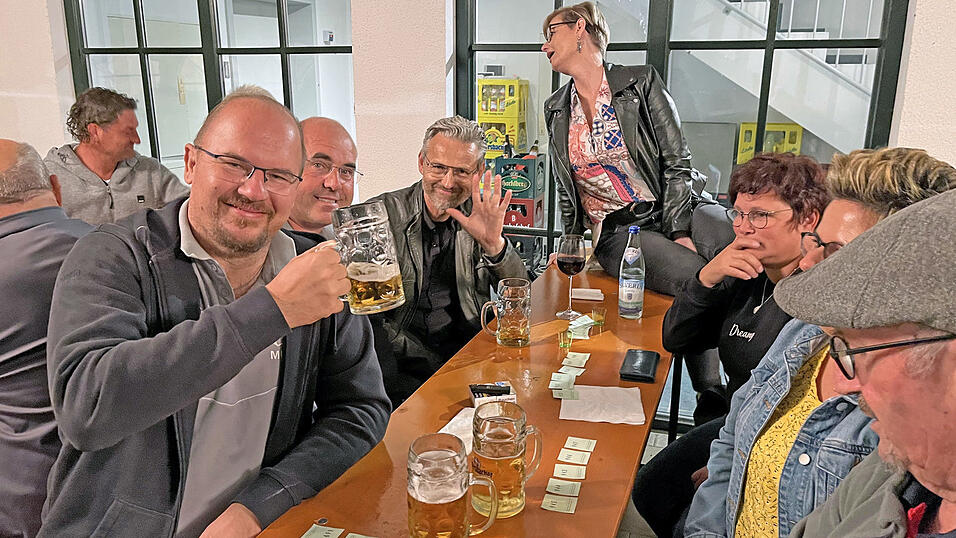 G&auml;ste beim Stadionfest in Feierlaune.