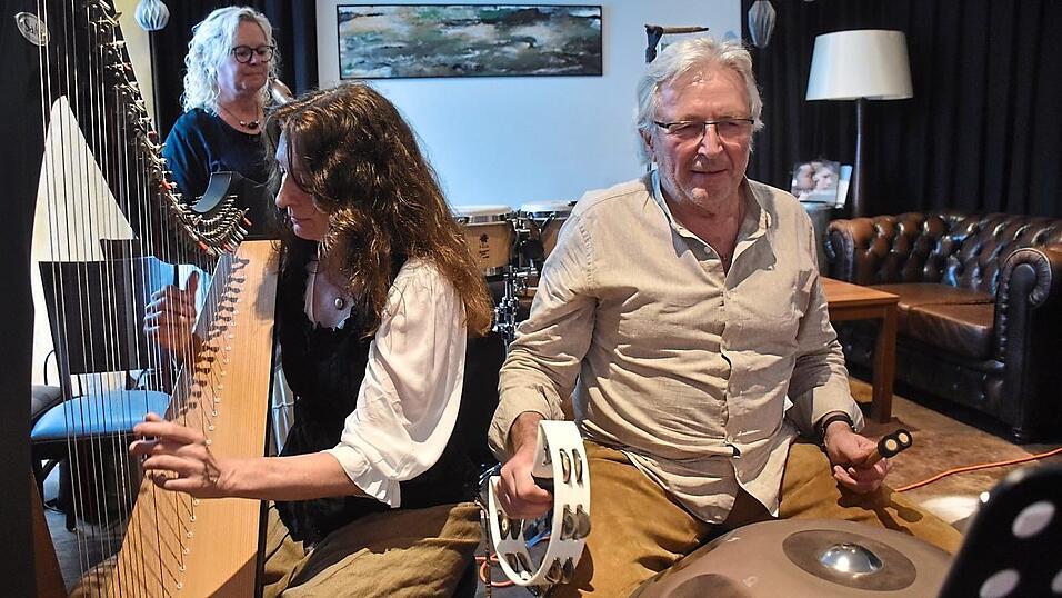 Die Musiker von 'Fankani' schufen ein harmonisches musikalisches Umfeld für die Lesung im Café Konrad.