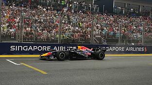 Max Verstappen gewinnt den Sprint in Singapur.