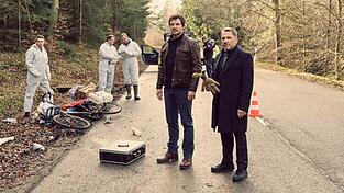 Thorsten Lannert (Richy Müller, r) und Sebastian Bootz (Felix Klare) müssen einen Fall von Fahrerflucht mit Todesfolge aufklären - Szene des 'Tatort: Der Mörder in mir' (undatierte Filmszene). Der 'Tatort' läuft am 18. September 2022 um 20.15 Uhr im Ersten. Thorsten Lannert (Richy Müller, r) und Sebastian Bootz (Felix Klare) müssen einen Fall von Fahrerflucht mit Todesfolge aufklären - Szene des 'Tatort: Der Mörder in mir' (undatierte Filmszene). Der 'Tatort' läuft am 18. September 2022 um 20.15 Uhr im Ersten.