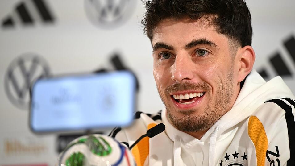 Kai Havertz spricht bei der DFB-Pressekonferenz.