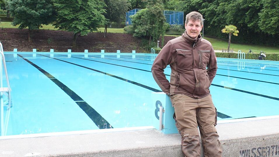 Alles ist vorbereitet. Patrick Gerstendorf und seine Kollegen öffnen das Rodinger Freibad heute, Donnerstag, zur neuen Badesaison. Alles ist vorbereitet. Patrick Gerstendorf und seine Kollegen öffnen das Rodinger Freibad heute, Donnerstag, zur neuen Badesaison.