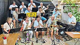 Die Jeremias Flickschuster Jazzband beeindruckte mit ausdrucksstarken Interpretationen. Bert Umminger (r.) fungiert dabei als treibende Kraft und musikalischer Impulsgeber.