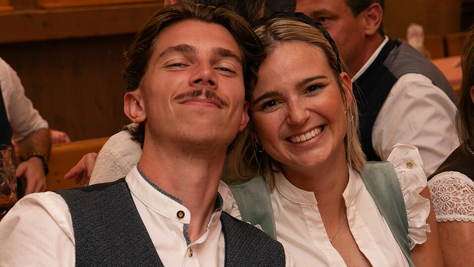 Die Partybilder vom Montag, 11. August, aus dem Festzelt Krönner. Die Partybilder vom Montag, 11. August, aus dem Festzelt Krönner.