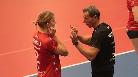 Zwei mit Erstliga-Expertise: Kapit&auml;nin Pia Fernau spielte vor ihrem Wechsel ins Vilstal f&uuml;r Schwerin und M&uuml;nster. Derweilen brennt Trainer Guillermo Gallardo f&ouml;rmlich schon aufs Volleyball-Oberhaus.