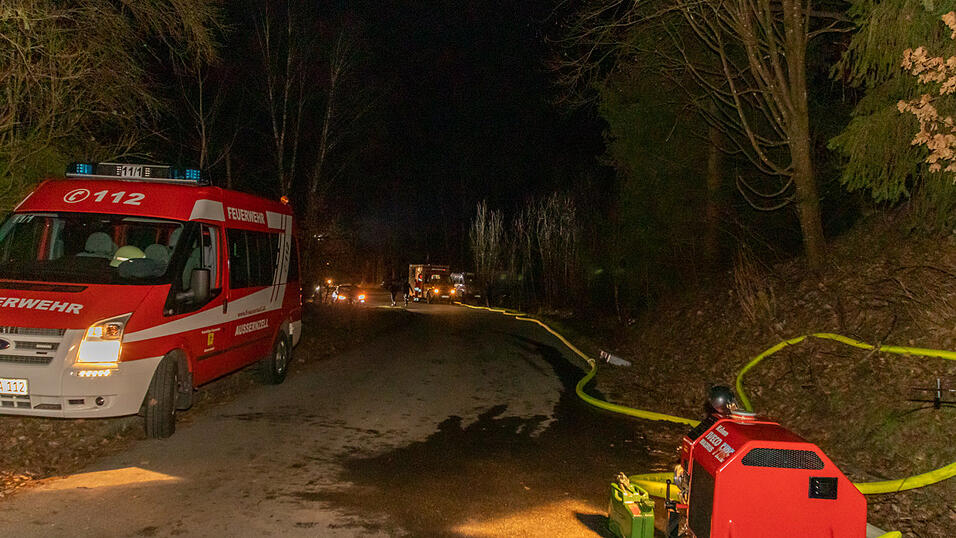 Mehrere Rinder sind bei einem Brand auf einem Bauernhof im Landkreis Deggendorf ums Leben gekommen.