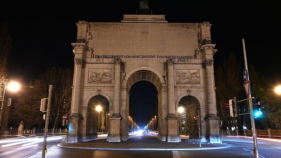 Vom Siegestor bis zur von-der-Tann-Straße ist eine rund 800 Meter lange Silvestermeile geplant. (Archivbild) Vom Siegestor bis zur von-der-Tann-Straße ist eine rund 800 Meter lange Silvestermeile geplant. (Archivbild)