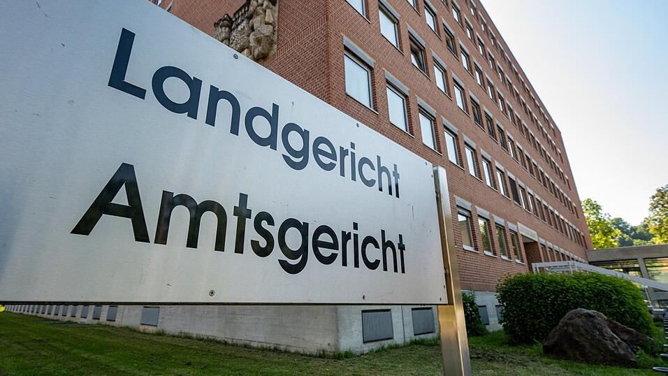 Vor dem Landgericht Landshut räumte der Angeklagte die Tat in vollem Umfang ein. Vor dem Landgericht Landshut räumte der Angeklagte die Tat in vollem Umfang ein.