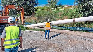 Die neue Wasserleitung ist l&auml;ngst im Boden verschwunden, die Bauarbeiten sind seit 2024 Geschichte. Doch die Kosten bleiben ein Thema.