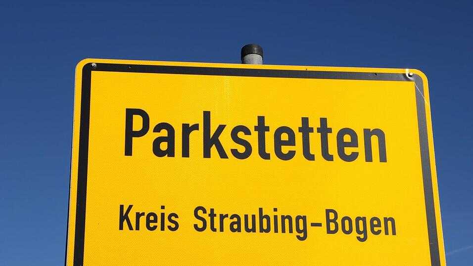 Der Parkstettener Gemeinderat distanzierte sich einstimmig von den Beschlüssen der damaligen Gremien. Diese erfolgten zu ihrer Zeit und seien ein trauriger und belastender Teil der Geschichte der Gemeinde. Der Parkstettener Gemeinderat distanzierte sich einstimmig von den Beschlüssen der damaligen Gremien. Diese erfolgten zu ihrer Zeit und seien ein trauriger und belastender Teil der Geschichte der Gemeinde.