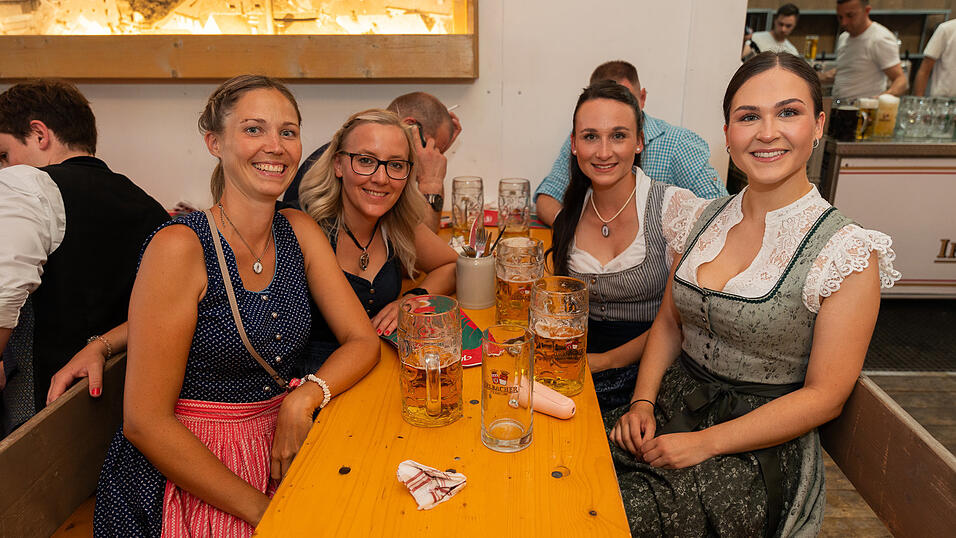 Die Partybilder vom Samstag, 19. August 2023, aus dem Festzelt Krönner. Die Partybilder vom Samstag, 19. August 2023, aus dem Festzelt Krönner.