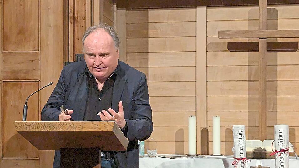 Prof. Dr. Martin Balle umriss das Thema Wahrheit in drei kleineren Geschichten, die er erzählte. Prof. Dr. Martin Balle umriss das Thema Wahrheit in drei kleineren Geschichten, die er erzählte.