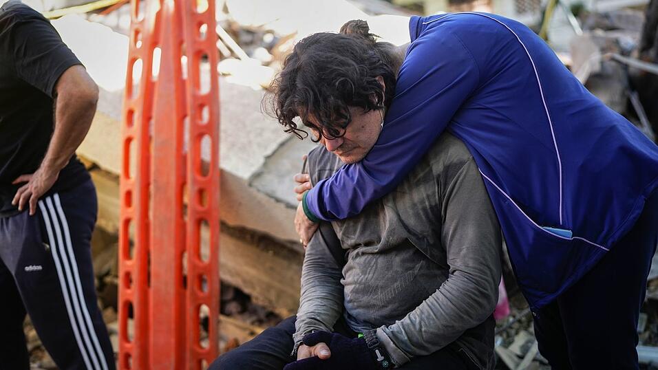 Viele Menschen haben ihr Zuhause verloren. Viele Menschen haben ihr Zuhause verloren.