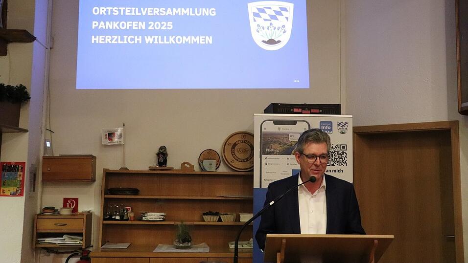 Bürgermeister Hans Schmalhofer bei der Ortsteilversammlung am Dienstagabend in Pankofen. Bürgermeister Hans Schmalhofer bei der Ortsteilversammlung am Dienstagabend in Pankofen.