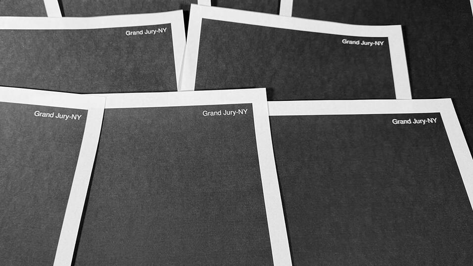 Zum Teil sind seitenweise Dokumente geschw&auml;rzt.