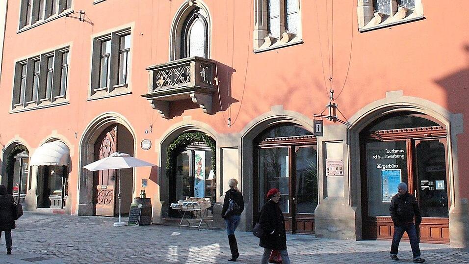 So soll es wieder aussehen - nur in einer anderen Farbe: Geschäfte im Erdgeschoss des Rathauses. Auch mit einem neuen Café von Benno Litzke direkt gegenüber vom Stadtturm. So soll es wieder aussehen - nur in einer anderen Farbe: Geschäfte im Erdgeschoss des Rathauses. Auch mit einem neuen Café von Benno Litzke direkt gegenüber vom Stadtturm.