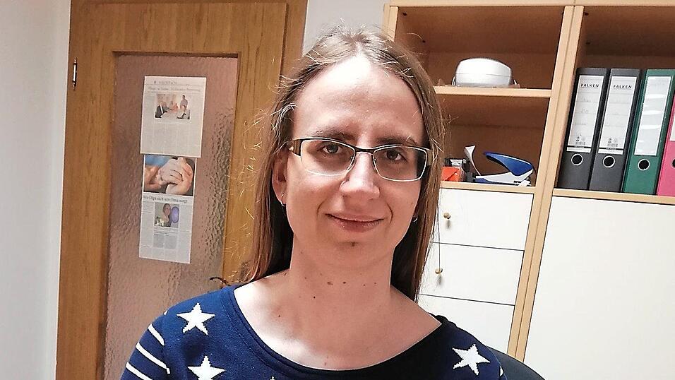 Rebecca Altmann hat alle H&auml;nde voll zu tun. Gerade in Zeiten von Corona h&auml;tten Angeh&ouml;rige ihre Gro&szlig;eltern lieber samt 24-Stunden-Pflege zu Hause als im Heim.