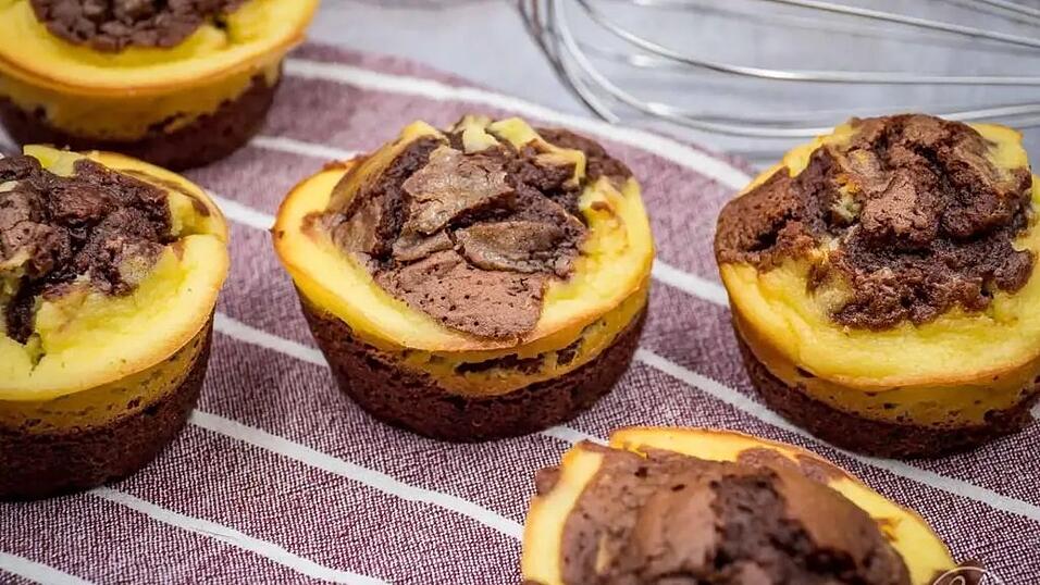 So sehen die fertigen Schoko-Käse-Muffins aus.
