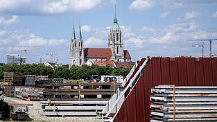 Der Aufbau zur diesjährigen Wiesn läuft bereits.