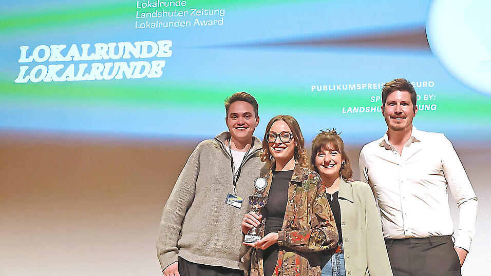 Die Gewinner des Publikumspreises der 'Lokalrunde' und LZ-Chefreporter Ingmar Schweder (rechts).