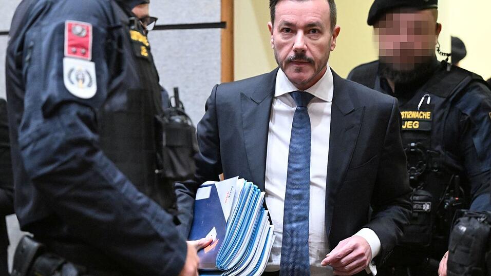 Am zweiten Tag seines Prozesses musste sich Benko Aussagen von Zeugen stellen. Am zweiten Tag seines Prozesses musste sich Benko Aussagen von Zeugen stellen.