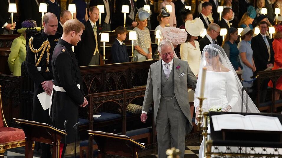 Zum Altar wurde Meghan von Charles geführt. (Archivbild) Zum Altar wurde Meghan von Charles geführt. (Archivbild)