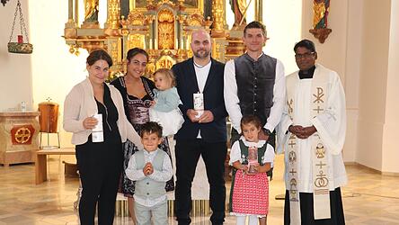 Elea und Noah wurden in Blaibach getauft.
