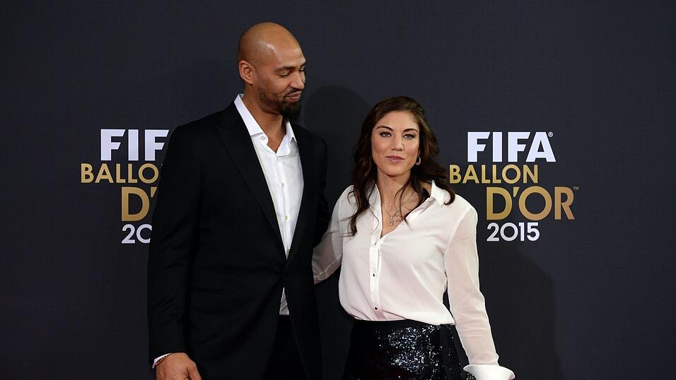 EIN SCHÖNES PAAR: Hope Solo und ihr Ehemann Jerramy Stevens auf einer Gala des Fußball-Weltverbandes FIFA. EIN SCHÖNES PAAR: Hope Solo und ihr Ehemann Jerramy Stevens auf einer Gala des Fußball-Weltverbandes FIFA.