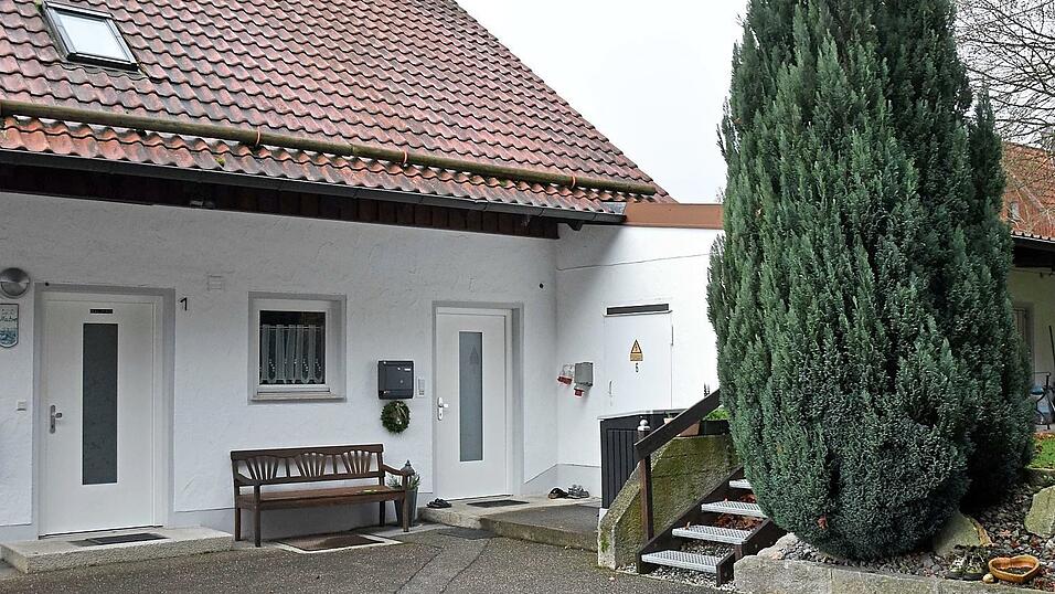 Das alte Bucher Wasserwerk an der Brunnenstra&szlig;e 1 (Links Wohnungen, rechts technische Anlage). Es muss dringend neu gebaut werden. Jetzt gibt es einen B&uuml;rgerantrag zu den Verbesserungsbeitr&auml;gen.