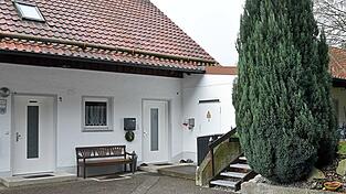 Das alte Bucher Wasserwerk an der Brunnenstra&szlig;e 1 (Links Wohnungen, rechts technische Anlage). Es muss dringend neu gebaut werden. Jetzt gibt es einen B&uuml;rgerantrag zu den Verbesserungsbeitr&auml;gen.