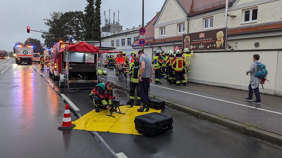 Durch ein Feuer in einer Lagerhalle der Brandt-Schokoladenfabrik in Landshut ist laut Sch&auml;tzungen der Polizei ein Millionenschaden entstanden.
